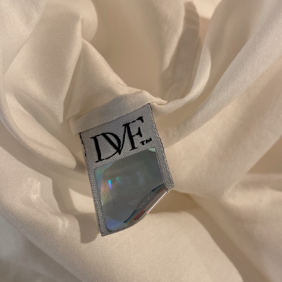Diane von Furstenberg women’s white wrap blouse, size 0 - Picture 10 of 10